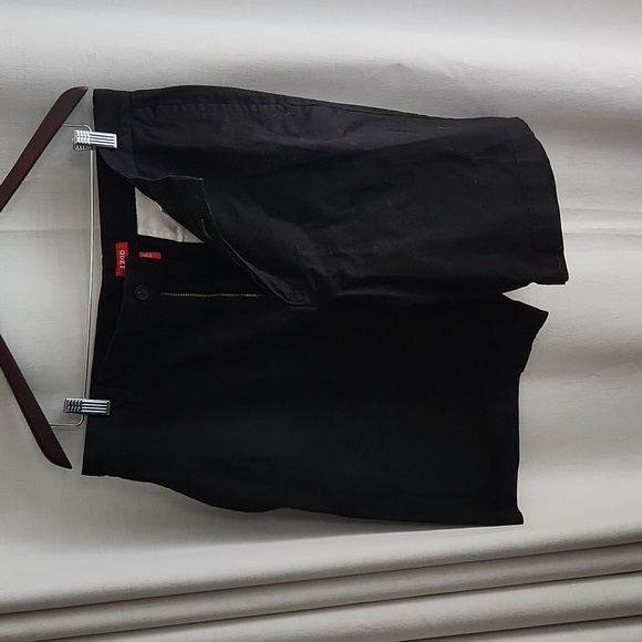 Izod shorts - Picture 1 of 4